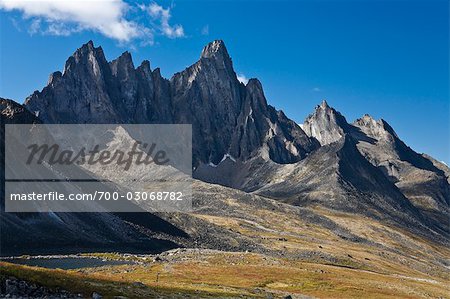 Tombstone Mountain, Range de l'objet Tombstone, monts Ogilvie, Parc Territorial de Tombstone, Yukon, Canada