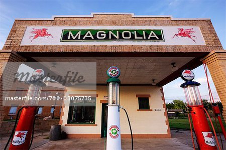 Magnolia station-service, Shamrock, Texas, USA