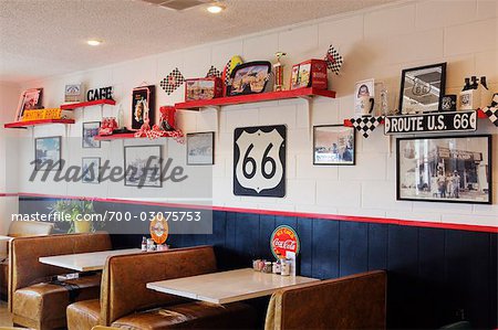 Intérieur du café point médian sur la Route 66, Adrian, Texas, USA