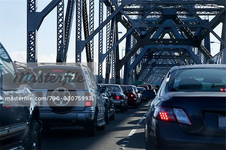 Trafic sur Oakland Bay Bridge, San Francisco, Californie, USA