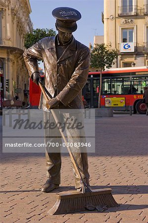 Statue, Plaza de Jacinto Benavente, Madrid, Spanien