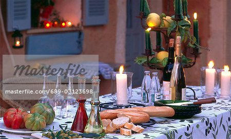 Table setting in southern ambience