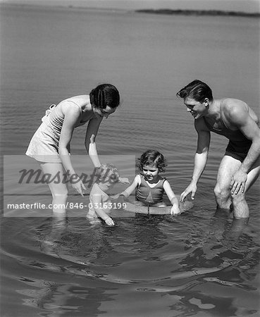 1930s FAMILY OCEAN BEACH SWIMMING INNER TUBE