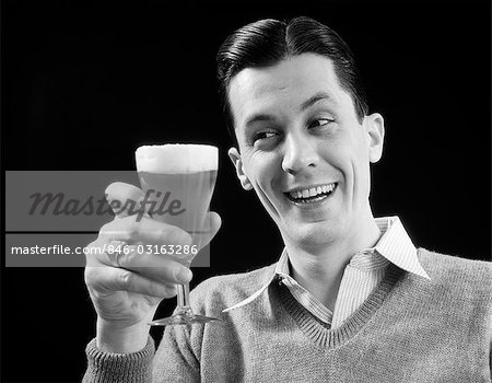1930s SMILING MAN HOLDING GLASS OF BEER