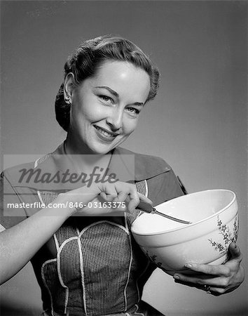 1950s WOMAN MIXING BOWL BAKING COOKING KITCHEN