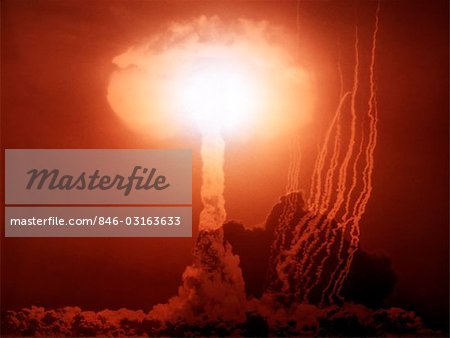 ANNÉES 1970 BOMBE ATOMIQUE MUSHROOM CLOUD EXPLOSION