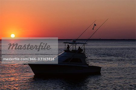 PACEMAKER-37 CABIN CRUISER POWERBOAT WITH SETTING SUN