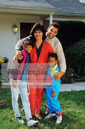 1990s AFRICAN AMERICAN FAMILY ON FRONT LAWN