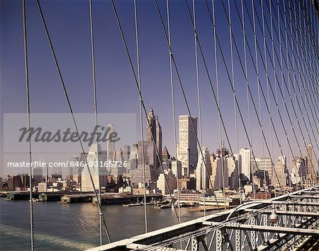 1960ER JAHRE SKYLINE DOWNTOWN MANHATTAN VON BROOKLYN BRIDGE