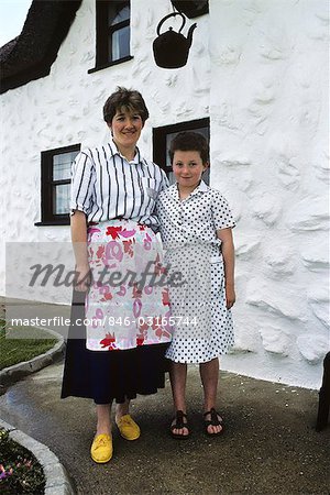 WOMAN GIRL MOTHER DAUGHTER OUTSIDE INN CONNEMARA COUNTY GALWAY IRELAND HOME