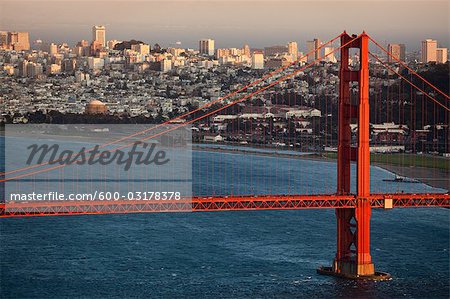 Blick auf San Francisco und die Golden Gate Bridge von Marin Headlands, Marin County, Kalifornien, USA