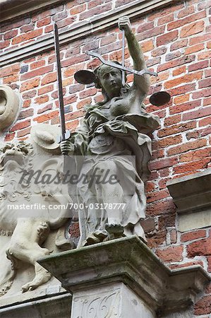 Sculpture de balance de la Justice, Hambourg, Allemagne