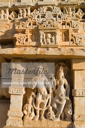 Skulpturen geschnitzt auf einen Tempel, Kumbha Shyam Tempel, Chittorgarh, Rajasthan, Indien