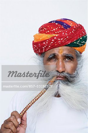 Portrait d'un homme fumant
