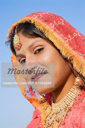 Porträt einer Frau grinst, Jaisalmer, Rajasthan, Indien