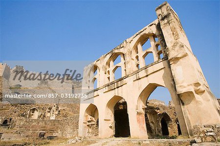 Low Angle View eines Forts, Fort Golkonda, Hyderabad, Andhra Pradesh, Indien