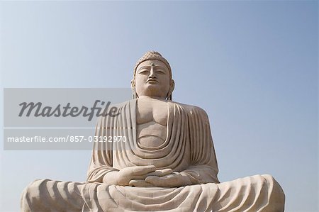 Low Angle View of eine Statue von Buddha, der große Buddha-Statue, Bodhgaya, Gaya, Bihar, Indien