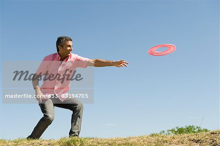 L'homme de lancer de disque volant