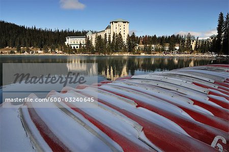 Canots, lac Louise et Chateau Lake Louise, Parc National Banff, Alberta, Canada