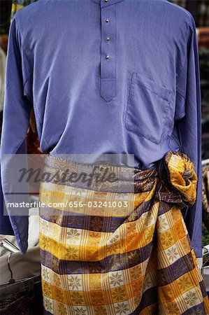 Gros plan de baju melayu, habit malais traditionnel pour les hommes.