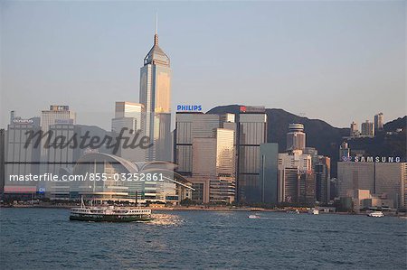 Skyline de Wanchai de Kowloon avec un star ferry en avant-plan, Hong Kong