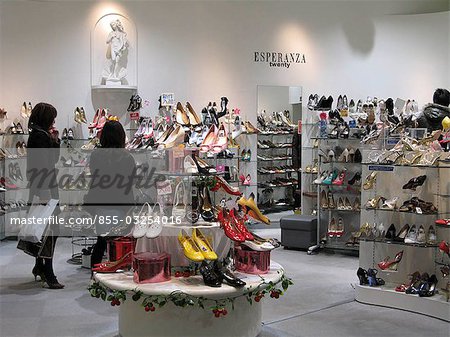 Boutique de chaussures au Fort de Venus, Odaiba, Tokyo, Japon Boutique de chaussures au Fort de Venus, Odaiba, Tokyo, Japon