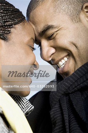 Gros plan du couple souriant