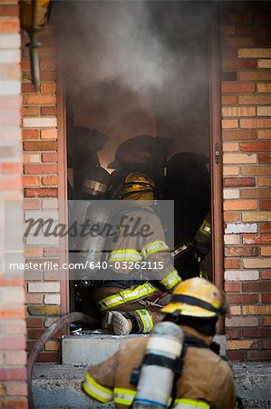 Vue arrière des pompiers