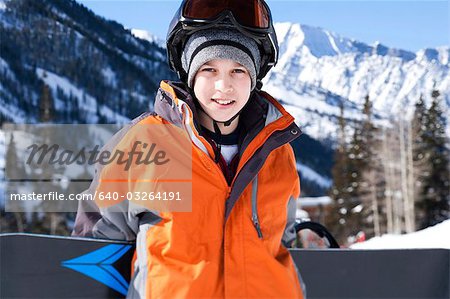 Männliche snowboarder