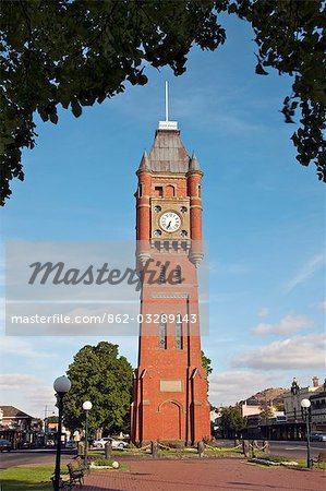 Australie, Victoria. La tour de l'horloge gothique à Camperdown en briques rouges.