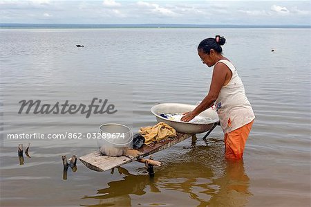 Textiles ménagers, sur les rives de la rivière Tapajos, un affluent de l'Amazone, dans la région d'Amazonas Brésil