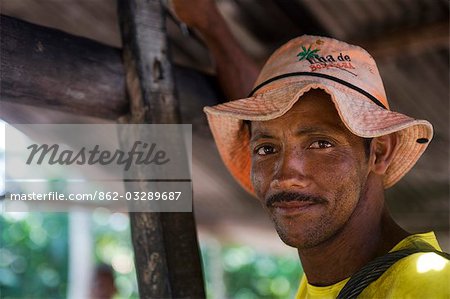 Travailleurs de la plantation de l'archipel de Tinharé de la région de Bahia du nord-est du Brésil nord-est