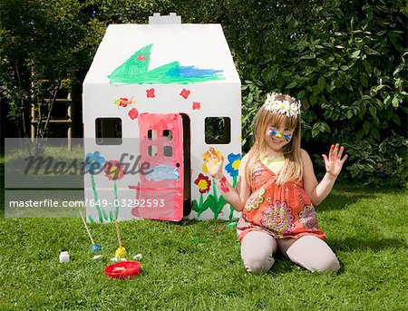 Une fille en dehors de sa maison de wendy peintes