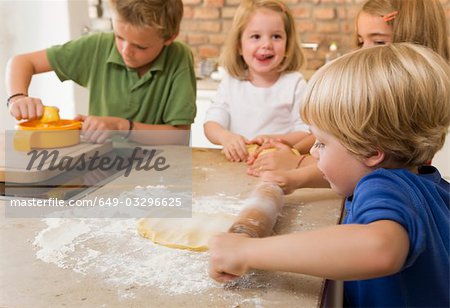 vier Kinder, Kekse backen