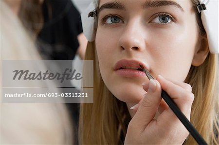 Modell mit Make-up angewendet