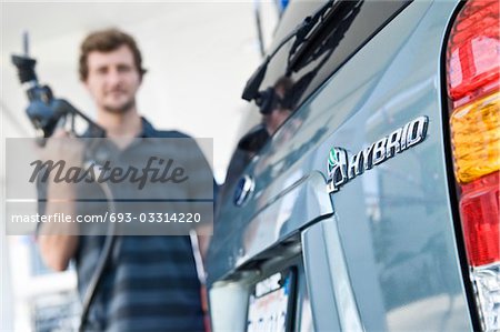 Man refueling hybrid car