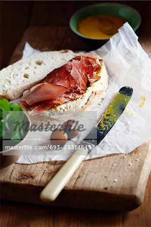 Essen auf Schneidebrett