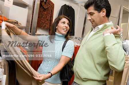 Vêtements couple shopping ensemble
