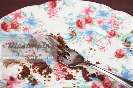 Gabel und Kuchen Krümel auf Teller, Nahaufnahme