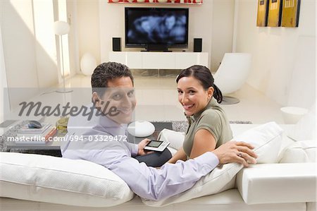 Couple regarder la télévision