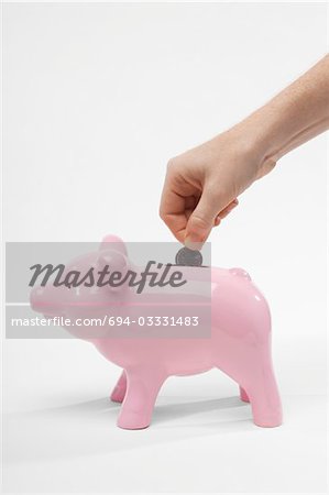 Hand, Geld im Sparschwein