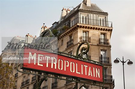 Metro Sign, Rue de Rennes, Paris, France, Frankreich