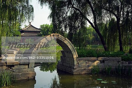 Pont à Yuanmingyuan, l'ancien palais d'été, Beijing, Chine