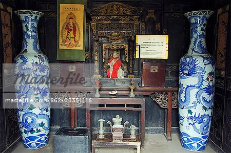 Vase Ming et Bouddha statues, Musée de la première armée escort agency, ville de Pingyao, Province de Shaanxi, Chine