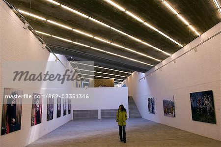 Chine, Beijing. Une exposition de photographies d'opéra de Pékin à trois ombres art gallery dans le quartier de Caochangdi art. .