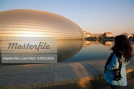 Chine, Beijing. Le Grand Théâtre Opéra National appelé The Egg et conçu par l'architecte français Paul Andreu. .