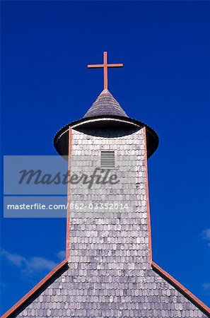 Église de bardeaux couvert typique de l'île de Chiloé