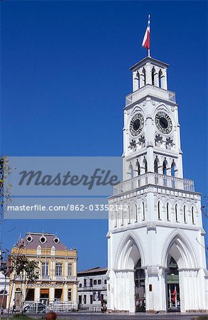 Torre Reloj,a tall white clocktower in the central square,Plaza Prat,has been adopted as Iquique's symbol. Situated on the coast at the foot of the 800-metre coastal cordillera,Iquique is the capital of Region 1. During the nitrate boom in the 19th century Iquique became Chile's richest city.