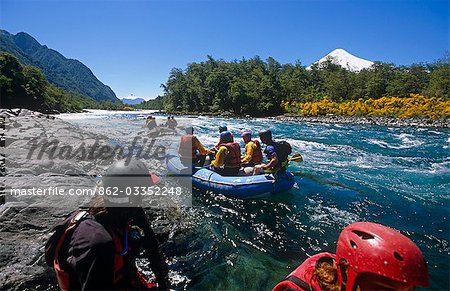 Chili, région X. rafting sur la rivière Petrohue, chilien Lake District, Los Lagos sud du Chili.