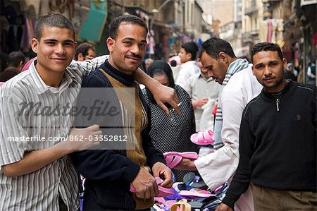Caractères dans le marché sur la charia El Muski près de Khan el-Khalili, le Caire, Egypte Caractères dans le marché sur la charia El Muski près de Khan el-Khalili, le Caire, Egypte